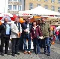Bild vergrößern:Infostand von CDU, CDA und CDU/FDP/BfM Ratsfraktion am 01. Mai auf dem Alten Markt