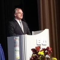 Bild vergrößern:Ministerpräsident Dr. Reiner Haseloff MdL spricht bei der Eröffnung der 12. Synode der Evangelischen Kirche Deutschlands