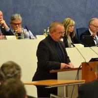 Bild vergrößern:Ratsfraktionsvorsitzender Wigbert Schwenke am 12. Dezember in der Stadtratssitzung: 