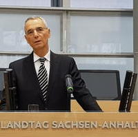 Bild vergrößern:Prof. Dr. Michael Wolffsohn spricht bei der Gedenkveranstaltung zum Volkstrauertag im Landtag am 13. November 2022.