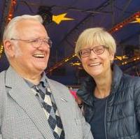 Bild vergrößern:Bei der Eröffnung der Magdeburger Herbstmesse am 22. September Stadtrat Hubert Salzborn und Stadträtin Carola Schumann (v.l.n.r.). 