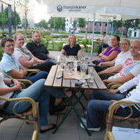 Bild vergrößern:Einige der Teilnehmerinnen und Teilnehmer des Stammtisches der Jungen Union Magdeburg