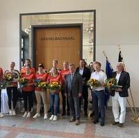 Bild vergrößern:Im Magdeburger Rathaus hatten sich heute (17.08) Mittag, die Olympioniken zur Würdigung ihrer Leistung in das Goldene Buch der Landeshauptstadt eingetragen.