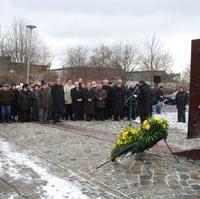 Bild vergrößern:Gedenken an die Opfer des Nationalsozialismus am Standort des ehemaligen KZ-Aussenlagers Magda in Rothensee. 