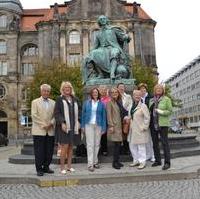 Bild vergrößern:Der Inner Wheel Club Hannover besuchte die Landeshauptstadt Magdeburg und wurde von Ehrenstadtrat Eberhard Seifert und Stadträtin Claudia Szydzick (v.l.n.r.) durch die Stadt begleitet