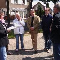 Bild vergrößern:Einige der Teilnehmer beim Stadtteilrundgang des CDU-Ortsverbandes Süd im Bereich Hopfengarten