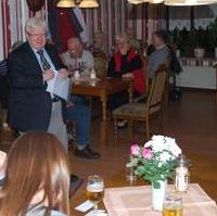 Bild vergrößern:Notar Wolfgang Gründer zu Besuch beim CDU Ortsverband Süd zum Thema 