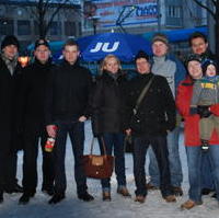 Bild vergrößern:Mitglieder der Jungen Union bei der 2. Meile der Demokratie in der Magdeburger Innenstadt