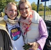 Bild vergrößern:Beim diesjährigen World Cleanup Day am 21. September waren auch die Sophie Fuchs und Peggy Hommel von der Frauen Union Magdeburg aktiv dabei. 
