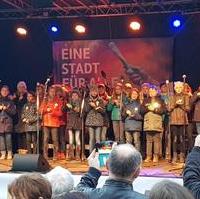 Bild vergrößern:Am 18. Januar fand in der Innenstadt die Schulmeile mit großer Resonanz statt. Hier ein Ausschnitt aus dem Bühnenprogramm. 