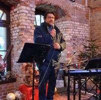 Bild vergrößern:Beim Adventssingen am 14. Dezember hielt Tobias Krull MdL ein kurzes Grußwort.