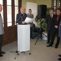 Bild vergrößern:Bei der Übergabe des Landeskommandos Sachsen-Anhalt der neue KOMMANDEUR Oberst Körbi, Generalmajor Geppert (Befehlshaber Wehrbereich III), der Landtagspräsident Steinecke, der Magdeburger Oberbürgermeister Dr.  Trümper und der scheidende KOMMANDEUR Oberst Wolf (v.l.n.r.)