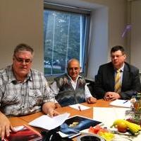 Bild vergrößern:Rainer Kuhn, Projektleiter der Ausgrabungen im Magdeburger Dom, sowie die Vorsitzenden des Fördervereins Magdeburger Dommuseum e.V. Burckhard Dienemann und Thomas Nawrath im Gespräch mit den Mitgliedern der Fraktion zur Planung des Dommuseums (v.l.n.r.)