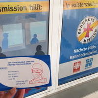 Bild vergrößern:Spende von Mund-Nasen-Schutz Masken an die Magdeburger Bahnhofsmission 