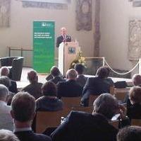 Bild vergrößern:Ministerpräsident Dr. Reiner Haseloff spricht bei der Mitgliederversammlung des Deutschen Vereins für öffentliche und private Fürsorge in der Magdeburger Johanniskirche. 