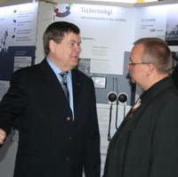 Bild vergrößern:Der Landtagspräsident Dieter Steinecke in seiner Funktion as Vorsitzender des Deutsch-Ukrainischen Forums e.V. und der Vorsitzende der Fraktion CDU/BfM im Magdeburger Stadtrat Wigbert Schwenke MdL am Rande der Eröffnung der Ausstellung -25 Jahre Tschernobyl. Menschen - Orte - Solidarität- im Magdeburger Rathaus. (v.l.n.r.)