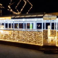 Bild vergrößern:Diese Straßenbahn gehört zur Magdeburger Lichterwelt die am 22. November eröffnet wurde.