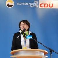 Bild vergrößern:Die stellv. CDU-Kreisvorsitzende und Landesvorsitzende der Frauen Union Eva Wybrands bei ihrer Rede vor den Delegierten und Gästen der Landesvertreterversammlung