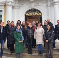Bild vergrößern:Besuch einer Gruppe eines Integrationskurses für ukrainische Flüchtlinge im Landtag am 08. Februar. 