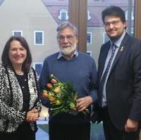 Bild vergrößern:Die stellv. KPV-Bundesvorsitzende Heike Brehmer MdB (l.) und der KPV-Landesvorsitzende Tobias Krull MdL (r.) danken am 23. März dem Magdeburger Herbert Becker für sein langjähriges Engagement im Bereich der Kommunalpolitik. 