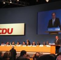 Bild vergrößern:Der Ministerpräsident des Landes Sachsen-Anhalt, Dr. Rainer Haseloff, während seines Redebeitrages auf dem Bundesparteitag der CDU 2011