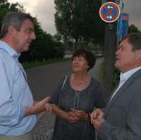 Bild vergrößern:Thomas Brestrich im Gespräch mit Anita und Dieter Steinecke MdL am Rande des Sommercocktails im Landesfunkhaus Magdeburg (v.l.n.r.) 