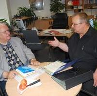 Bild vergrößern:Der Ratsfraktionsvorsitzende Wigbert Schwenke MdL mit seinem Fraktionskollegen Stadtrat Hubert Salzborn (v.r.n.l.)