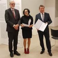 Bild vergrößern:Fördermittel von rund 6,5 Millionen Euro übergab gestern Kulturminister Rainer Robra an die Leiterin des Kunstmuseum Kloster Unser Lieben Frauen Dr. Annegret Laabs und Oberbürgermeister Dr. Lutz Trümper (v.l.n.r.).