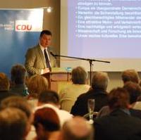 Bild vergrößern:Der stellv. CDU-Landesvorsitzende und Vorsitzende der CDU-Landtagsfraktion André Schröder MdL spricht zu den Leitlinien des neuen Grundsatzprogramms