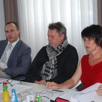 Bild vergrößern:Der finanzpolitische Sprecher der CDU-Landtagsfraktion Kay Barthel MdL, der Landesvorsitzende der KPV Dieter Klein und die Diskussionsleiterin Carmen Niebergall bei einer KPV-Klausurtagung zum Thema Finanzausgleich in Sachsen-Anhalt (v.l.n.r.)