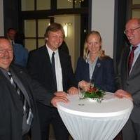 Bild vergrößern:Beim parlamentarischen Abend im Rathaus die Kultusministerin Prof. Birgitta Wolff (2.v.r.), mit den dem Fraktionsvors. CDU/BfM Wigbert Schwenke MdL, dem 2. stellv. Stadtratsvors. Andreas Schumann und dem Stadtrat Prof. Alexander Pott (v.l.n.r.)
