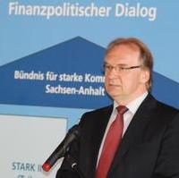 Bild vergrößern:Ministerpräsident Dr. Reiner Haseloff MdL spricht beim Finanzpolitischen Dialog - Bündnis für starke Kommunen