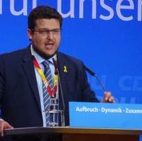 Bild vergrößern:Der CDU-Kreisvorsitzende Tobias Krull MdL bei seinem Wortbeitrag auf dem CDU-Bundesparteitag in Berlin am 26.02.2018