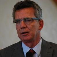 Bild vergrößern:Auf Einladung des Vereins von Mitgliedern der ehemaligen CDU/DA-Fraktion der Volkskammer e.V. sprach der Bundesverteidigungsminister Thomas de Maizière MdB im Magdeburger Domgymnasium. Sein Festvortrag hatte den Titel 