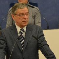 Bild vergrößern:Stadtra Reinhard Stern, Vorsitzender des Finanz- und Grundstücksausschusses, bei seiner Stellungnahme zum Haushaltsentwurf 2013