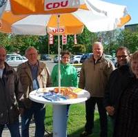 Bild vergrößern:Einer der zahlreichen Infostände der CDU Magdeburg aus Anlass der anstehenden Kommunal- und Europawahlen