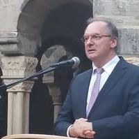 Bild vergrößern:Ministerpräsident Dr. Reiner Haseloff MdL bei einer Rede im Kloster Unser Lieben Frauen 