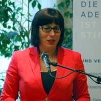 Bild vergrößern:Die Ministerin für Bundes- und Europaangelegenheiten des Freistaates Thüringen und Chefin der Thüringer Staatskanzlei Marion Walsmann MdL spricht zu aktuellen europapolitischen Themen bei einer Veranstaltung in Magdeburg. 