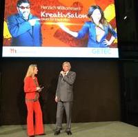 Bild vergrößern:Wirtschaftsminister Hartmut Möllring im Interview mit Sandra Yvonne Stieger auf der Bühne des 2. Kreativsalons (v.r.n.l.)