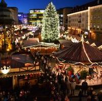 Bild vergrößern:Zur Eröffnung des Magdeburger Weihnachtsmarktes kam nicht nur der Weihnachtsmann persönlich sondern auch einige hundert Magdeburger