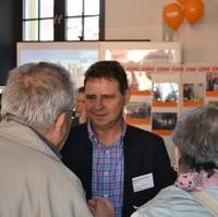 Bild vergrößern:Stadtrat Bernd Heynemann (Mitte) im Bürgergespräch während des 22. Rathausfestes