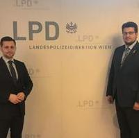 Bild vergrößern:Im Rahmen einer Delegationsreise besuchten der innenpolitischer Sprecher der CDU-Landtagsfraktion Chris Schulenburg und der kommunalpolitische Sprecher Tobias Krull die Landespolizeidirektion Wien. (v.l.n.r.)