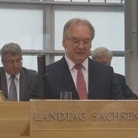 Bild vergrößern:Ministerpräsident Dr. Reiner Haseloff stellt in seiner Regierungserklärung die Ziele der Koalition für die neue Wahlperiode vor. 