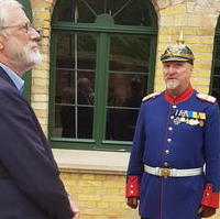 Bild vergrößern:Am 14. September nahm der Kulturminister Rainer Robra (l.) an der Eröffnung des sanierten Ravelin II teil. Geführt wurde er vom Sanierungsvereinsvorsitzenden Rüdiger Stefanek. 