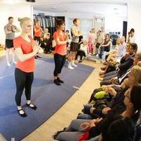 Bild vergrößern:Eröffnung des Pilates-Hauses am Pechauer Platz u.a. mit dem Landtagsabgeordneten Tobias Krull und Wirtschaftsbeigeordneten Rainer Nitsche  