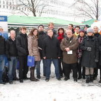 Bild vergrößern:Einige der Teilnehmer des gemeinsamen Infostandes von CDU, JU, RCDS und der Fraktion CDU/BfM im Stadtrat bei der 2. Meile der Demokratie in Magdeburg