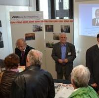 Bild vergrößern:Beim Rathausfestt 2012 war der Infostand der Fraktion CDU/Bund für Magdeburg sehr gut besucht. Die Bürger informierten sich umfassend über die Arbeit der Fraktion.