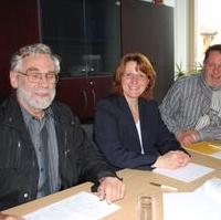 Bild vergrößern:Einige Mitglieder des Landesvorstandes der Kommunalpolitischen Vereinigung Heike Brehmer MdB (m.), der Landesvorsitzende Dieter Klein (r.) und Herbert Becker (l.)