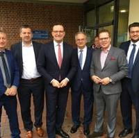 Bild vergrößern:Bundesgesundheitsminister Jens Spahn (3.v.l.) bei seinem Besuch im Universitätsklinikum Magdeburg am 06. Dezember im Kreise von Abgeordneten aus Europa, Bund und Land. 