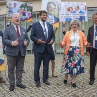 Bild vergrößern:Die Magdeburger CDU-Landtagskandidaten Stephen Gerhard Stehli, Tobias Krull, Anne-Marie Keding sowie Andreas Schumann freuen sich am 06. Juni über den Gewinn ihrer Direktmandate (v.l.n.r.). 